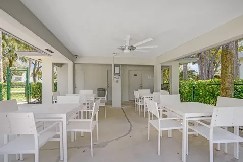 4200 Oaks Terrace Pompano Beach FL 33069