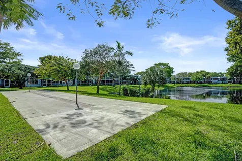 4200 Oaks Terrace Pompano Beach FL 33069