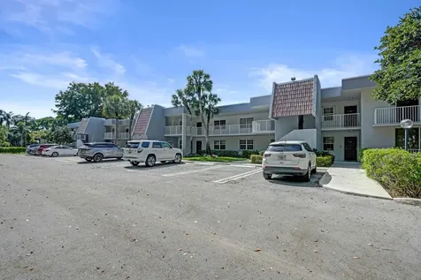 4200 Oaks Terrace Pompano Beach FL 33069