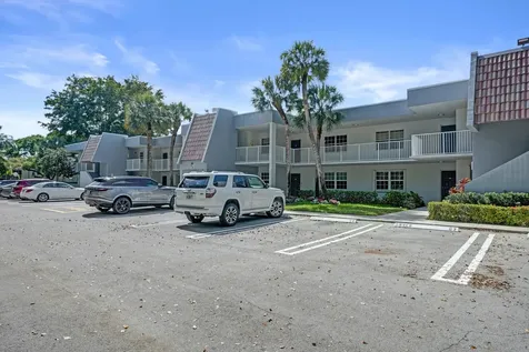 4200 Oaks Terrace Pompano Beach FL 33069