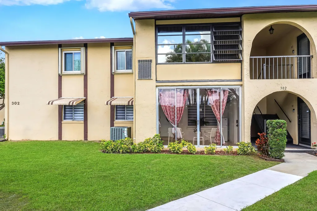 302 Pine Ridge Circle Greenacres FL 33463