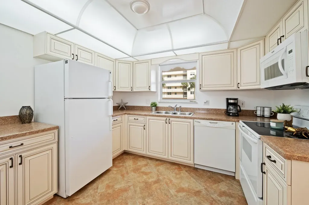 1050 Hillsboro Mile Hillsboro Beach FL 33062