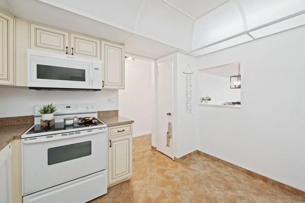 1050 Hillsboro Mile Hillsboro Beach FL 33062