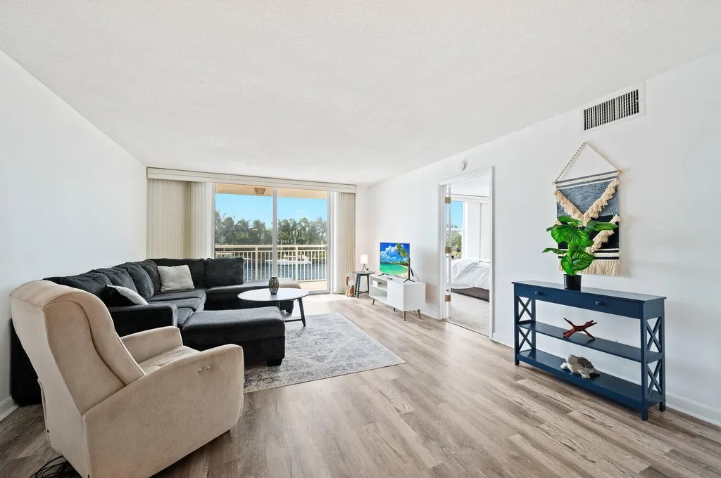 1050 Hillsboro Mile Hillsboro Beach FL 33062