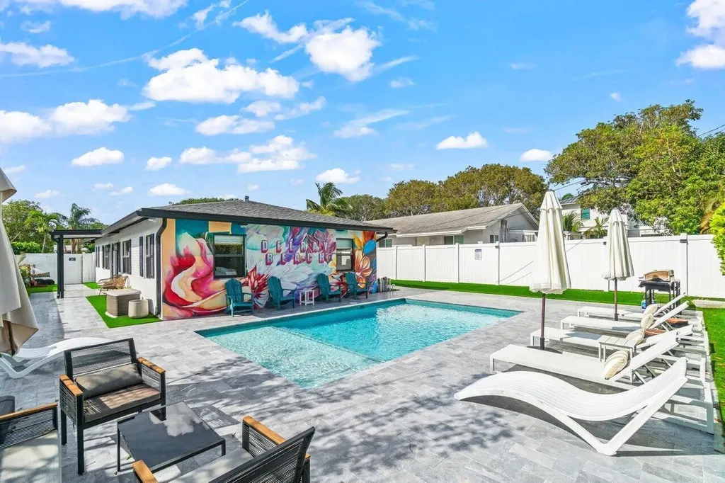 217 NE 11th Street Delray Beach FL 33444