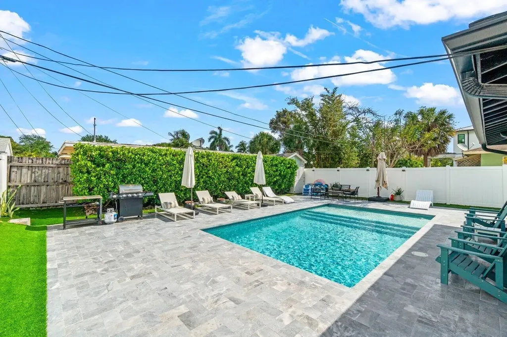 217 NE 11th Street Delray Beach FL 33444