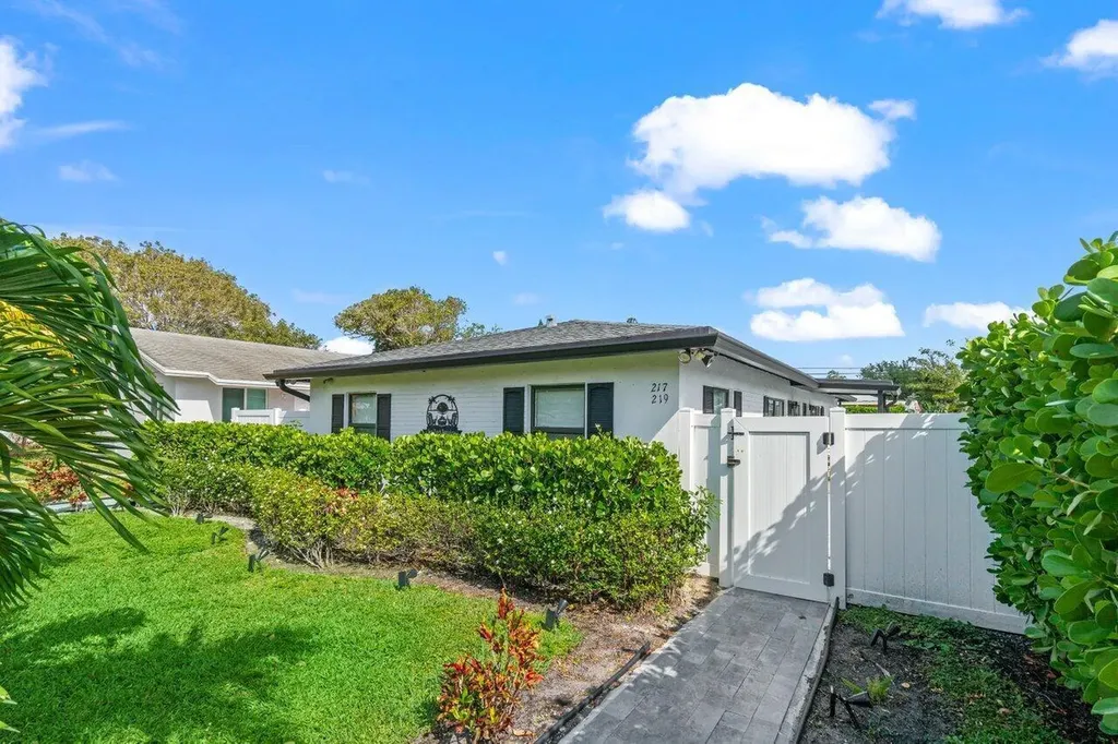 217 NE 11th Street Delray Beach FL 33444