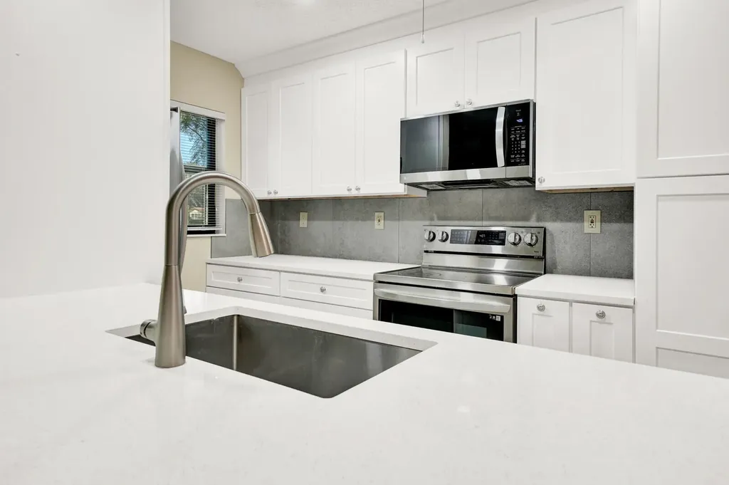 5270 Nesting Way Delray Beach FL 33484