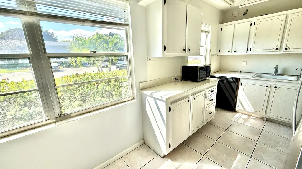 281 N Tilford N Deerfield Beach FL 33442
