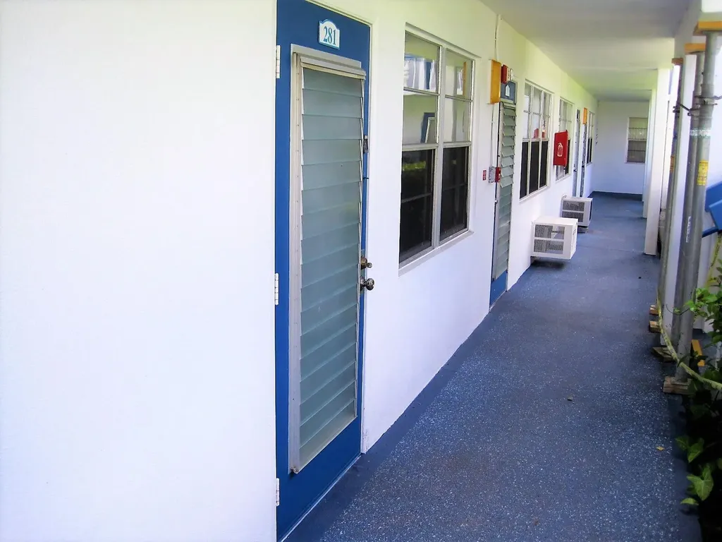 281 N Tilford N Deerfield Beach FL 33442