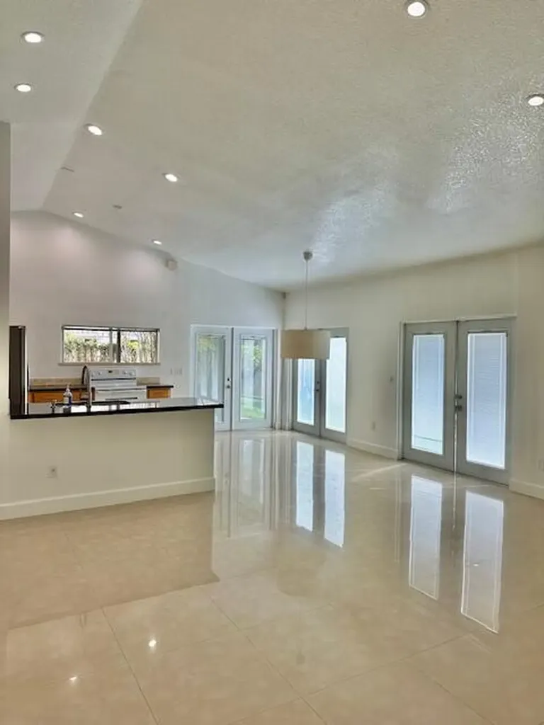 6100 W Falcons Lea Drive Davie FL 33331
