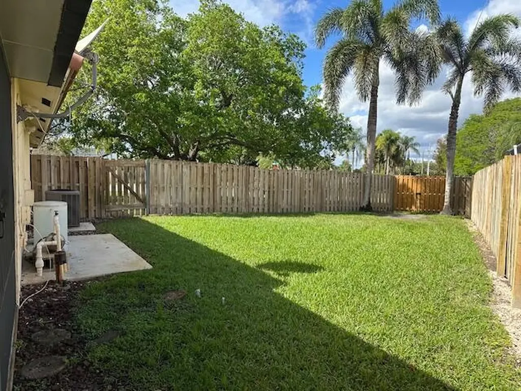 6100 W Falcons Lea Drive Davie FL 33331