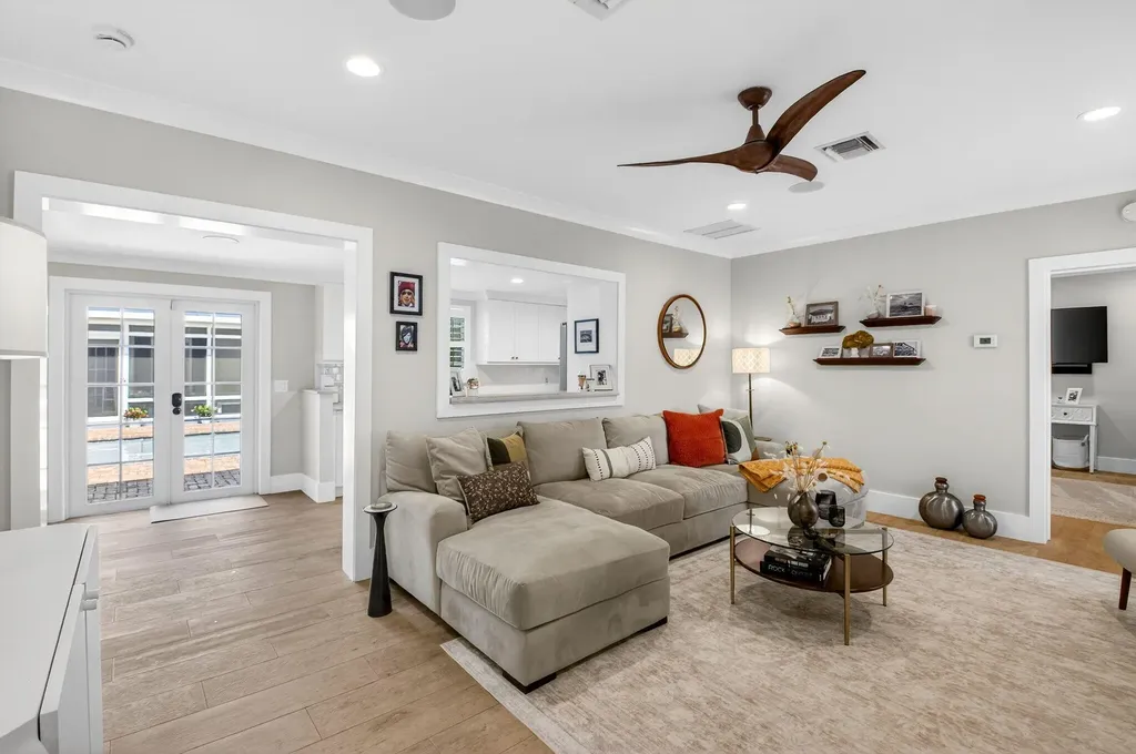 23 Dixie Boulevard Delray Beach FL 33444