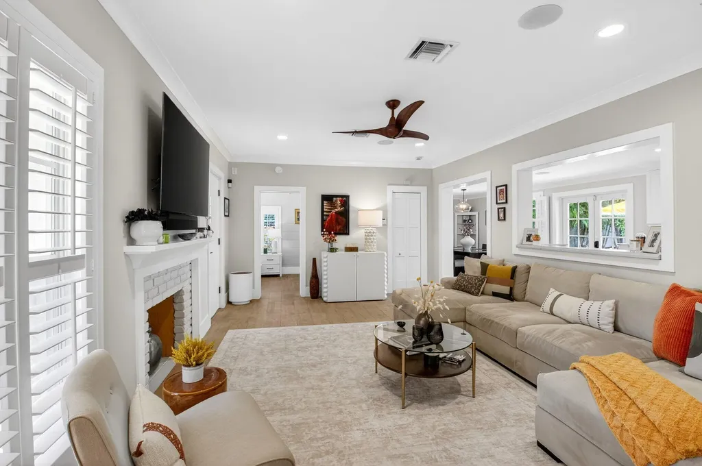 23 Dixie Boulevard Delray Beach FL 33444