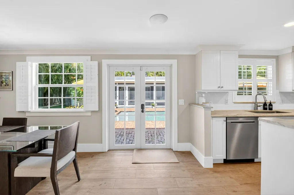 23 Dixie Boulevard Delray Beach FL 33444