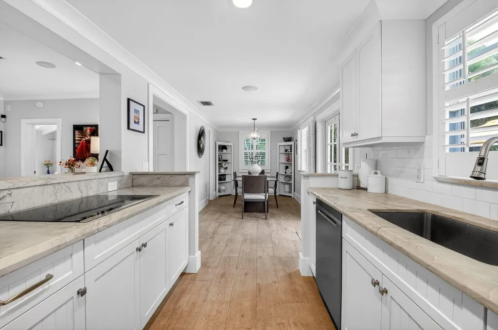 23 Dixie Boulevard Delray Beach FL 33444