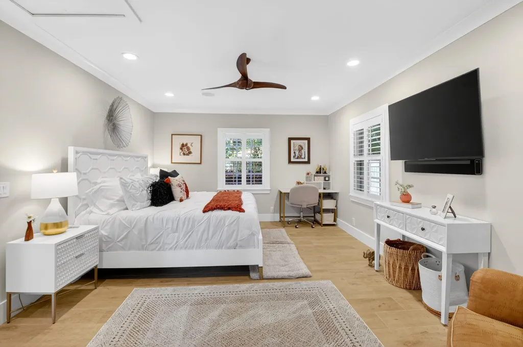 23 Dixie Boulevard Delray Beach FL 33444