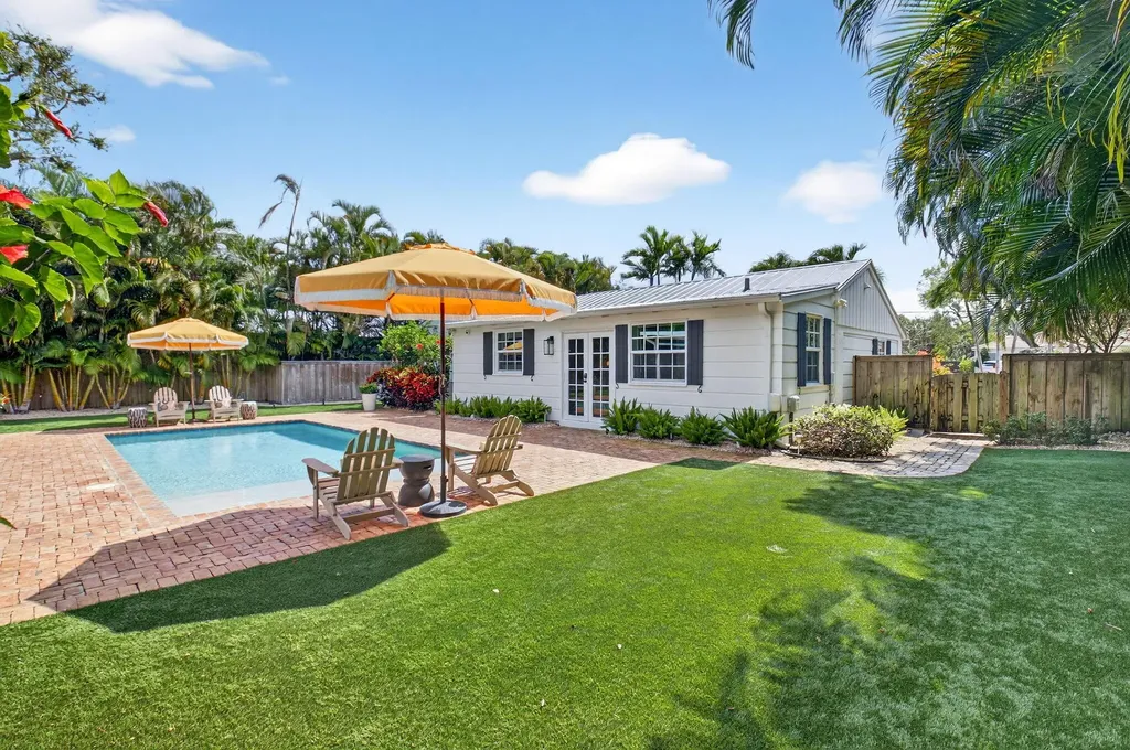 23 Dixie Boulevard Delray Beach FL 33444