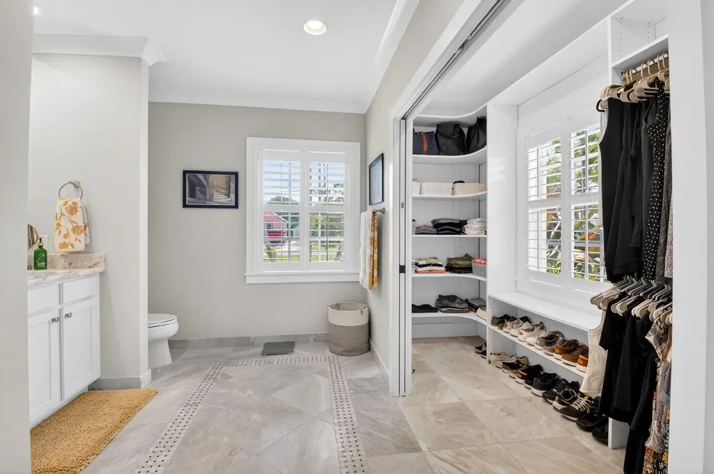 23 Dixie Boulevard Delray Beach FL 33444