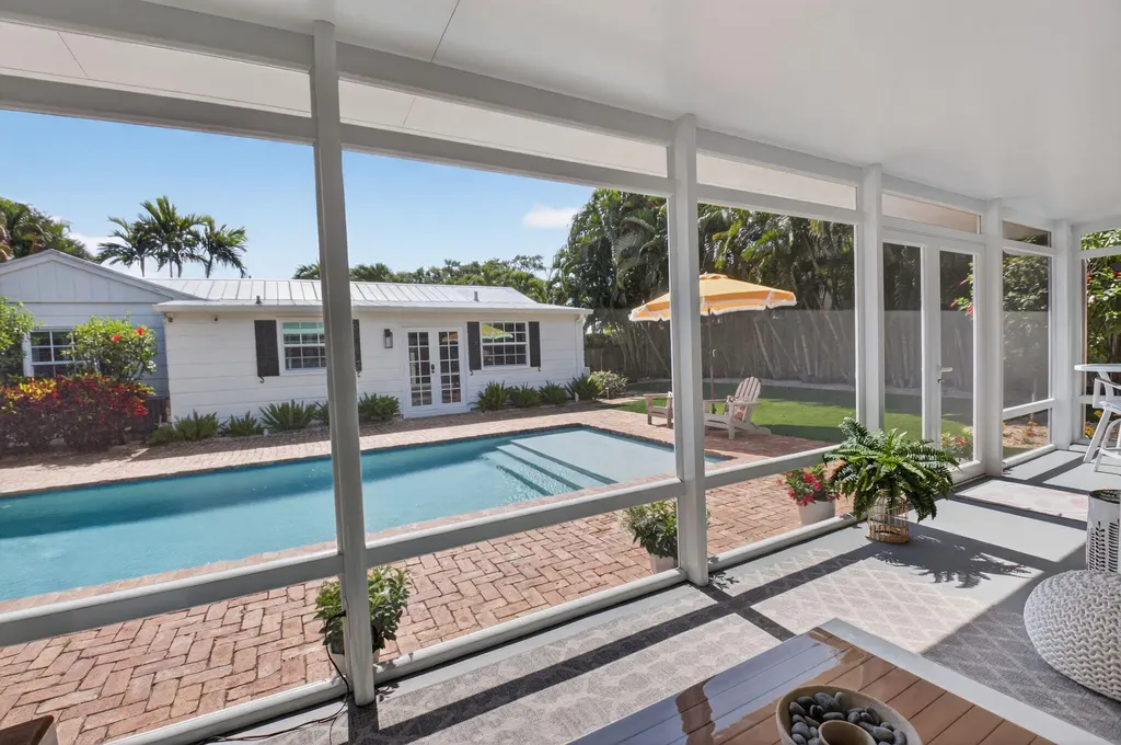 23 Dixie Boulevard Delray Beach FL 33444