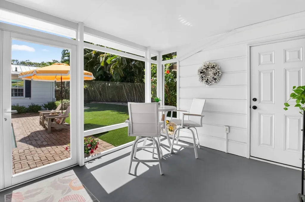 23 Dixie Boulevard Delray Beach FL 33444
