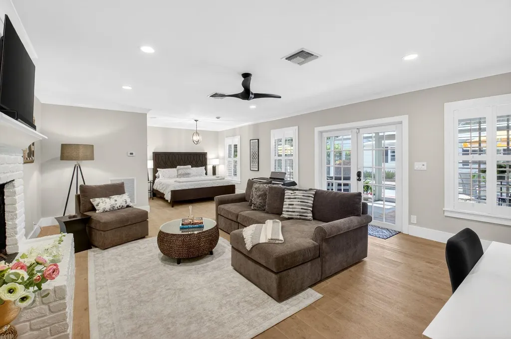 23 Dixie Boulevard Delray Beach FL 33444