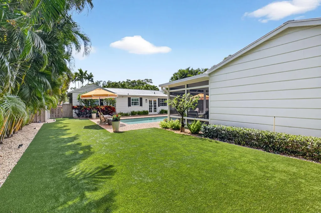 23 Dixie Boulevard Delray Beach FL 33444