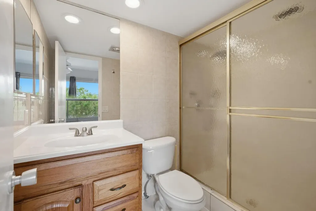 2801 N Palm Aire Drive Pompano Beach FL 33069