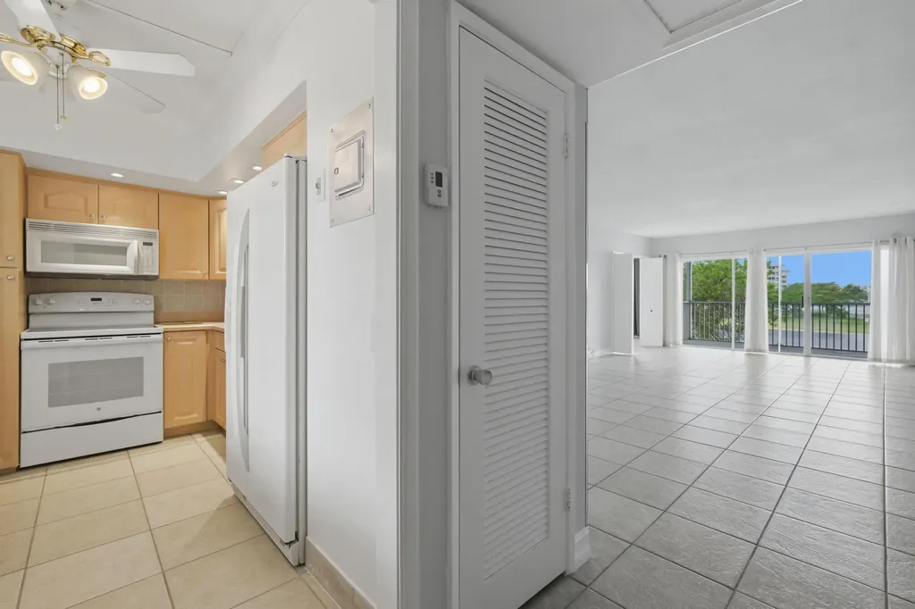 2801 N Palm Aire Drive Pompano Beach FL 33069