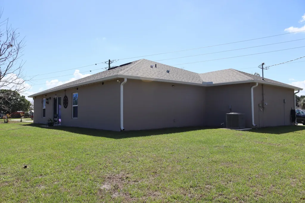 1643 SE Ocean Lane Port St Lucie FL 34983