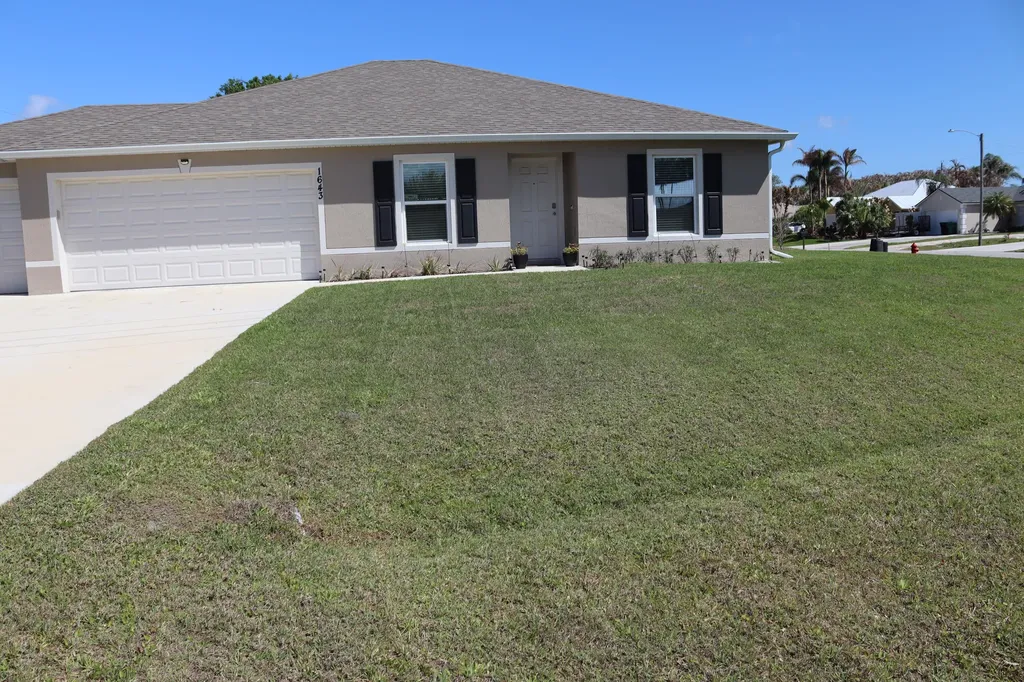 1643 SE Ocean Lane Port St Lucie FL 34983
