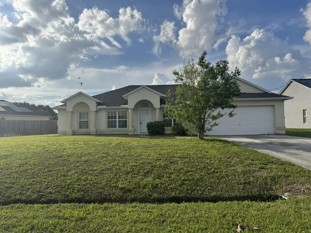 1061 SW Coleman Avenue Port St Lucie FL 34953