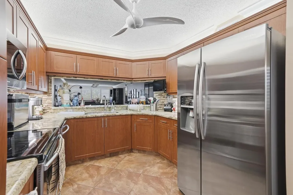 2541 N Nob Hill Road Sunrise FL 33322