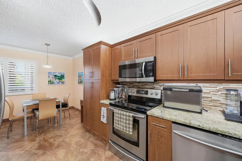 2541 N Nob Hill Road Sunrise FL 33322
