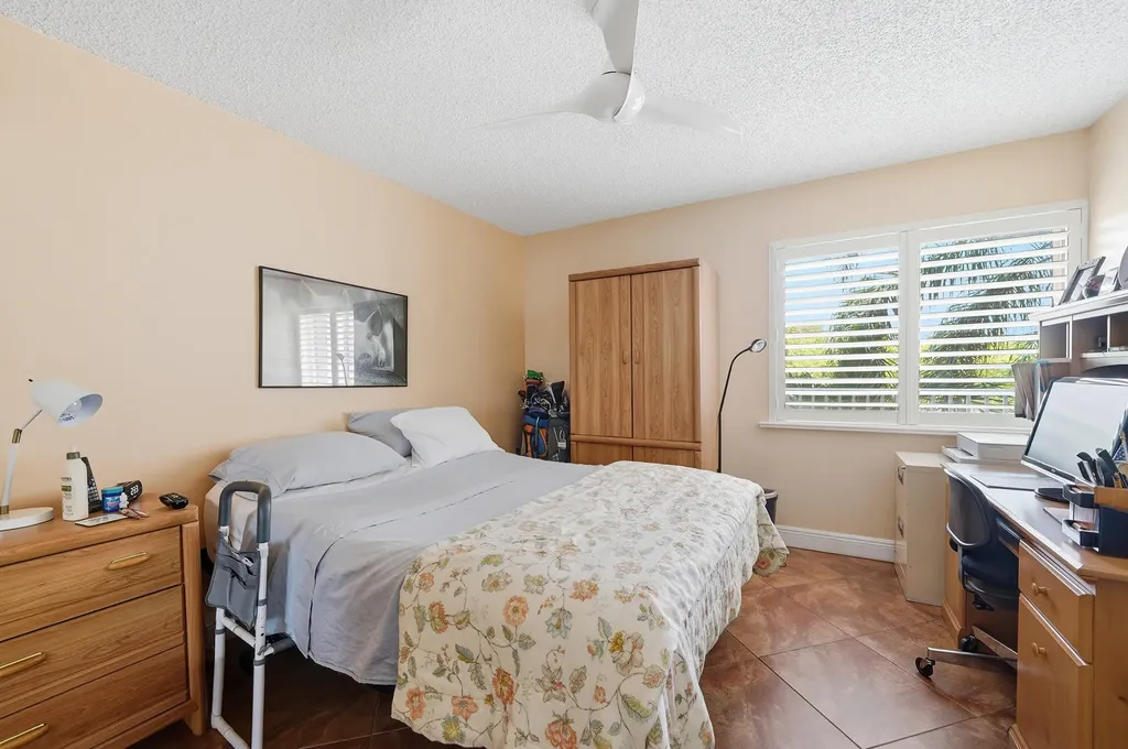 2541 N Nob Hill Road Sunrise FL 33322