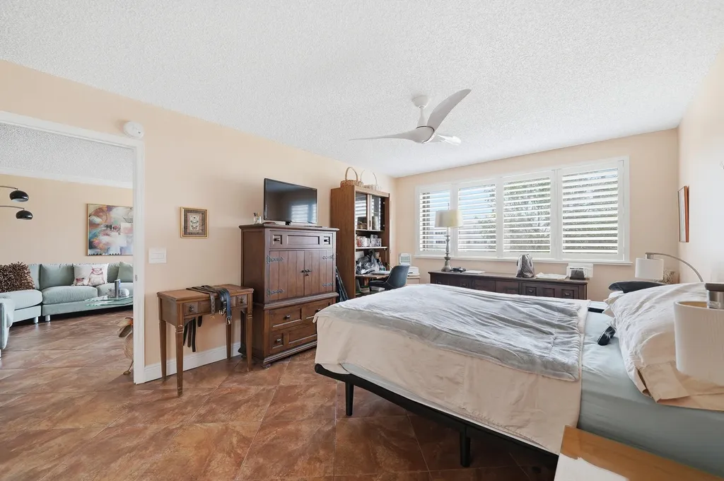 2541 N Nob Hill Road Sunrise FL 33322