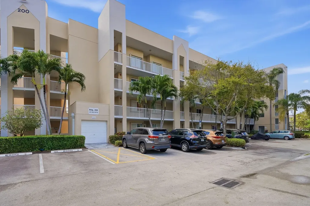 2541 N Nob Hill Road Sunrise FL 33322