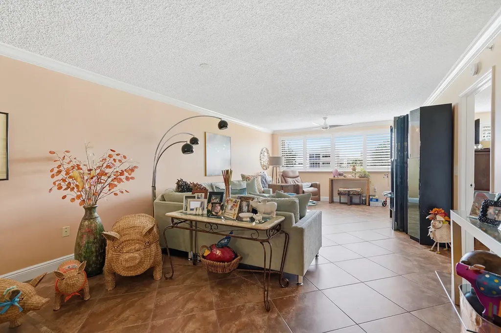 2541 N Nob Hill Road Sunrise FL 33322