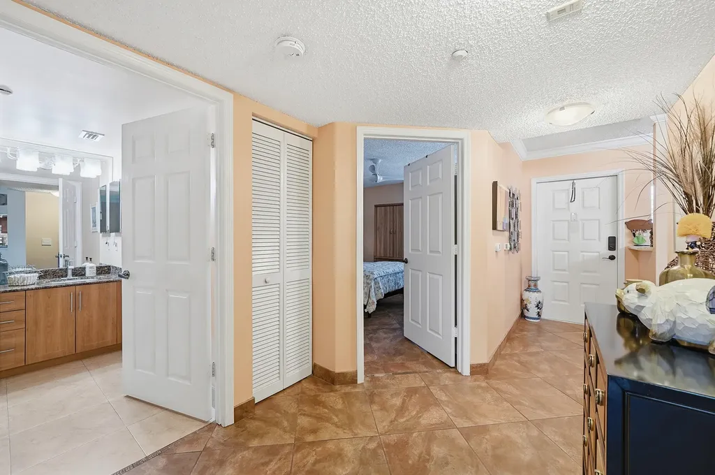 2541 N Nob Hill Road Sunrise FL 33322