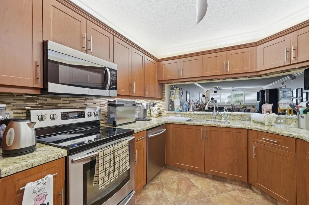 2541 N Nob Hill Road Sunrise FL 33322