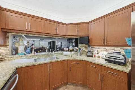 2541 N Nob Hill Road Sunrise FL 33322