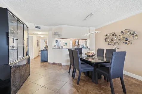 2541 N Nob Hill Road Sunrise FL 33322