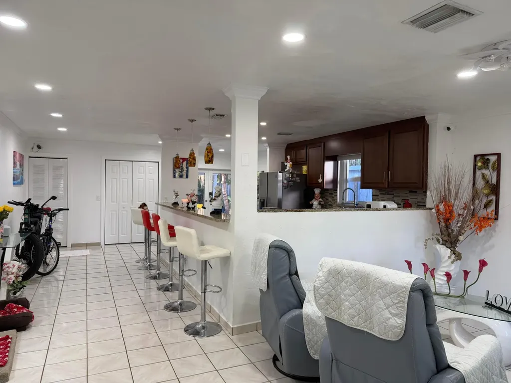 814 Colonial Road West Palm Beach FL 33405