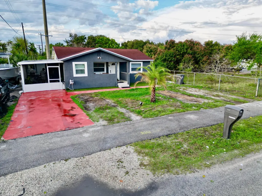 2743 Kentucky Street West Palm Beach FL 33406