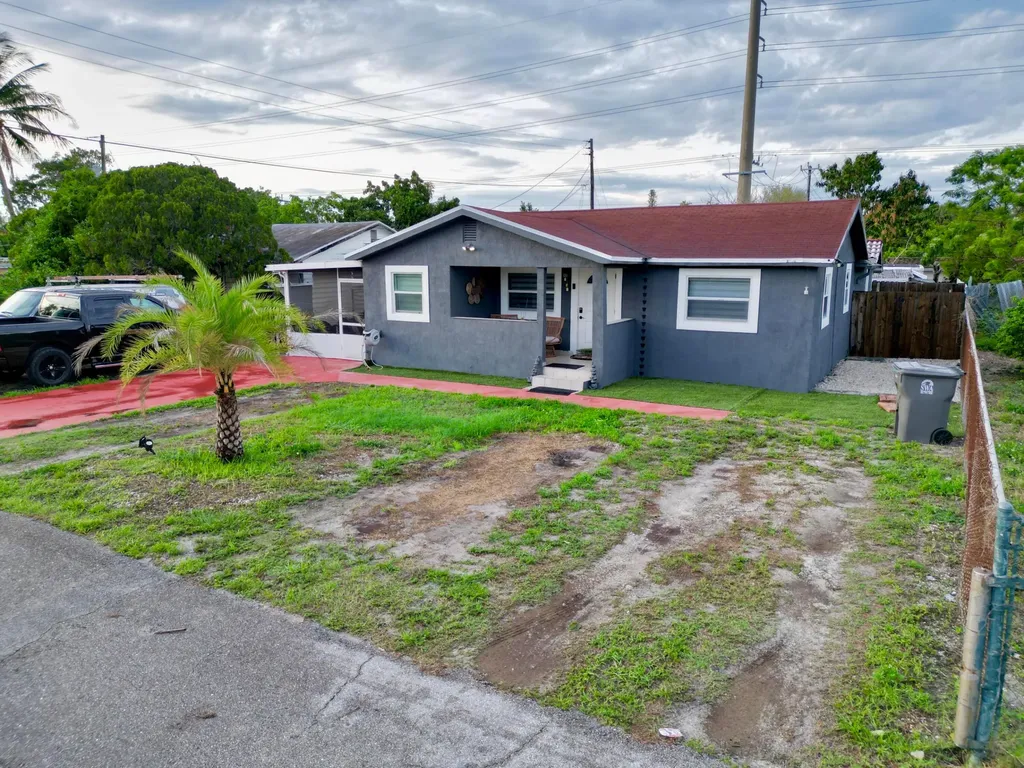 2743 Kentucky Street West Palm Beach FL 33406