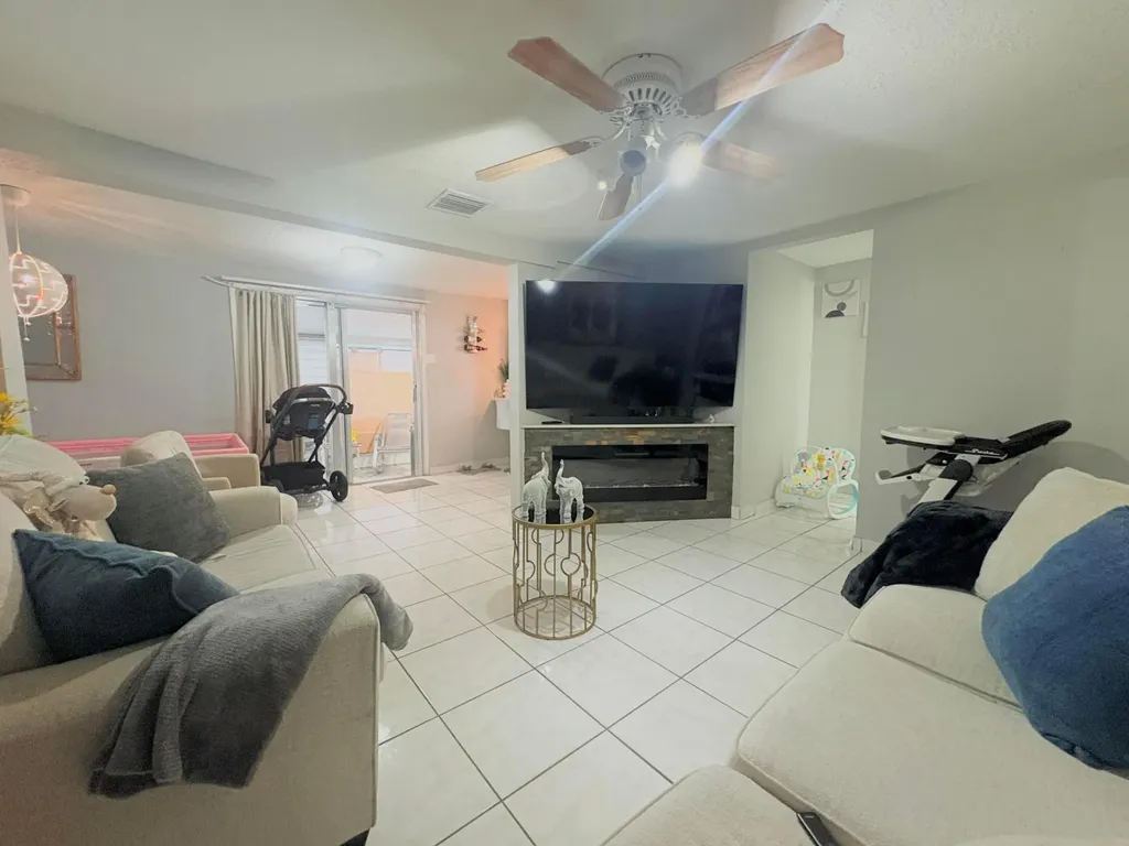 2743 Kentucky Street West Palm Beach FL 33406