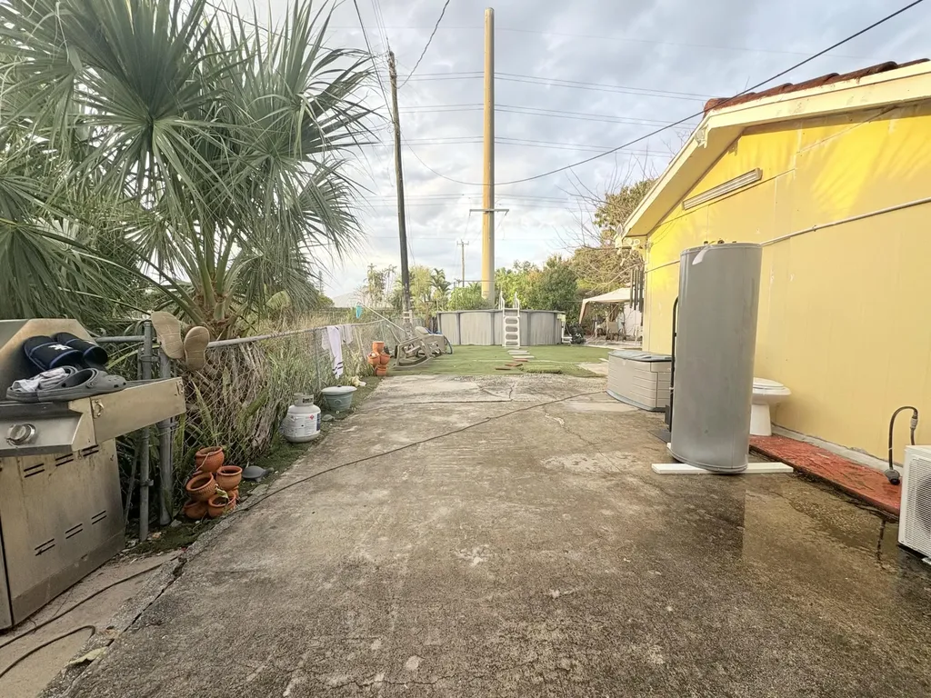 2743 Kentucky Street West Palm Beach FL 33406