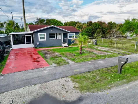 2743 Kentucky Street West Palm Beach FL 33406