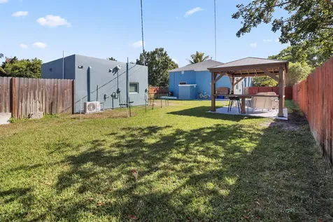 301 Hawthorne Drive Lake Park FL 33403