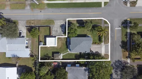 301 Hawthorne Drive Lake Park FL 33403